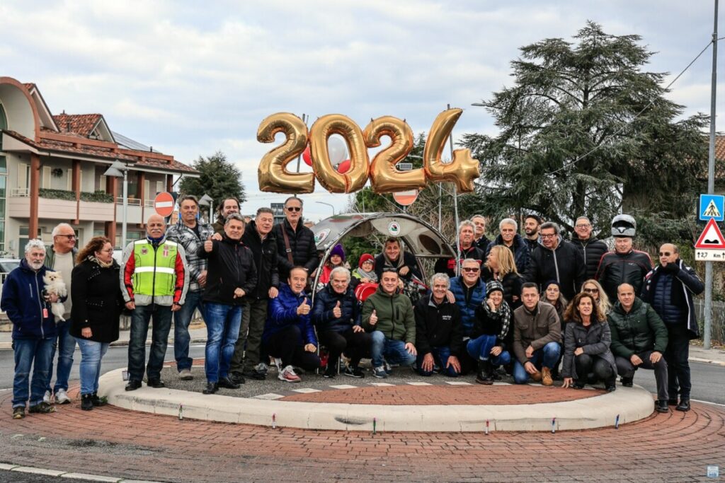 Moto Club Misano, toast de fin d’année au rond-point le plus “course” du monde brindisi-moto-club-misano