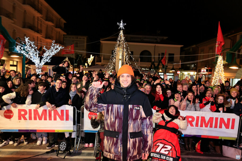 MotoGP, Marco Bezzecchi profite de la fête dans sa Viserba bezzecchi-festa-viserba-motogp-2023