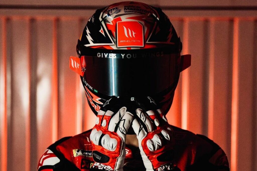 MotoGP, Pedro Acosta dit au revoir à la marque historique “Cela a sauvé ma carrière” pedro-acosta-mt-helmets