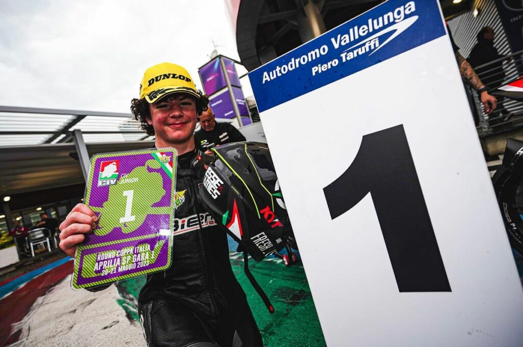 Bierreti Racing ramène un Américain dans le CIV PreMoto3 Sfiorato il titolo nell’Aprilia Sport Production, il team Bierreti Racing e il giovane californiano Jasse James Shedden rinnovano il sodalizio anche per il nuovo CIV PreMoto3 2024