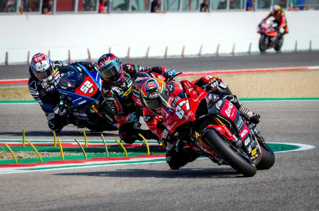 CIV 2024 : actualités, réglementations, limites d’âge et airbags Svelati alcuni cambiamenti regolamentari per il Campionato Italiano Velocità 2024: ecco quali sono