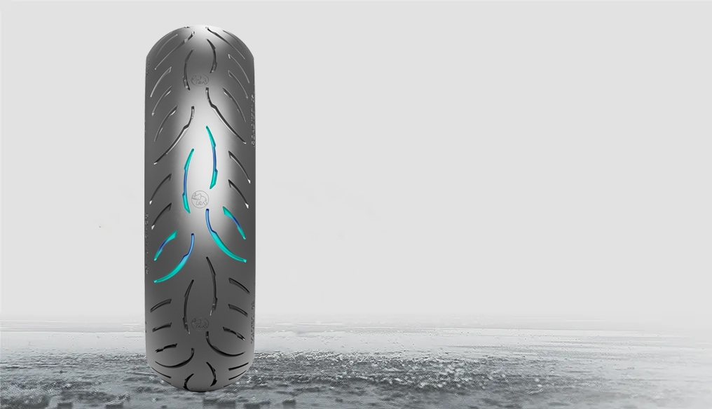 Metzeler ROADTEC 02, le pneu innovant fait ses débuts au Motor Bike Expo metzeler-roadtec-02-tread-pattern