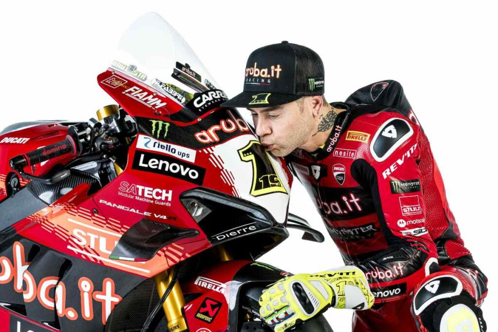 Superbike, Alvaro Bautista taquine ses rivaux : “Ils pleurent, moi pas” Superbike, Alvaro Bautista attacca i rivali