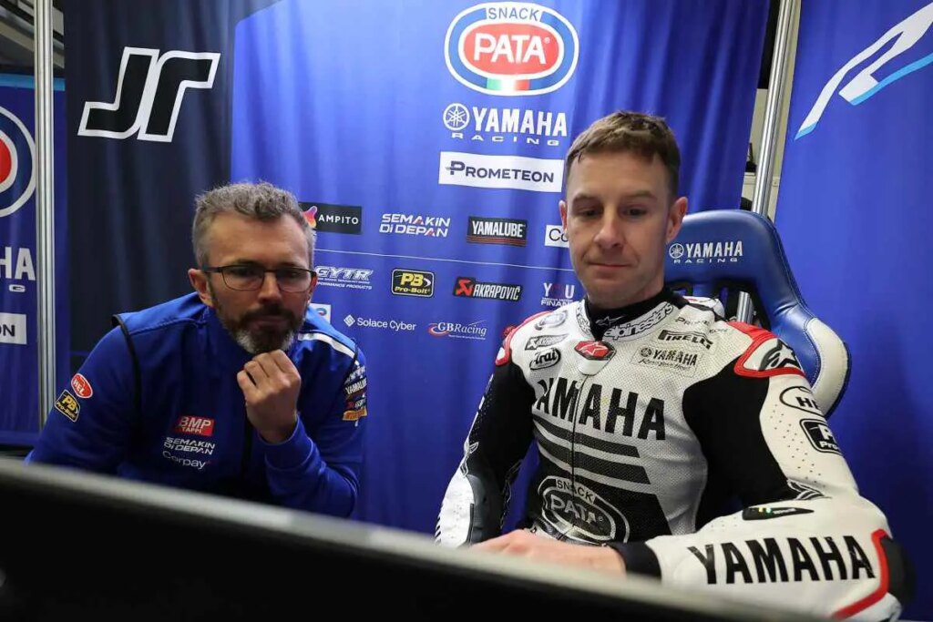 Superbike, Jonathan Rea sourit : « Chez Yamaha, une direction qui me plaît » Superbike, test Jerez: Jonathan Rea promuove la Yamaha