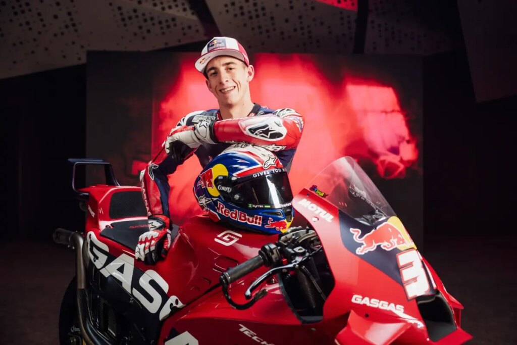 MotoGP, Poncharal déjà aux anges : “Pedro Acosta est incroyable !” acosta-poncharal-tech3-motogp-shakedown