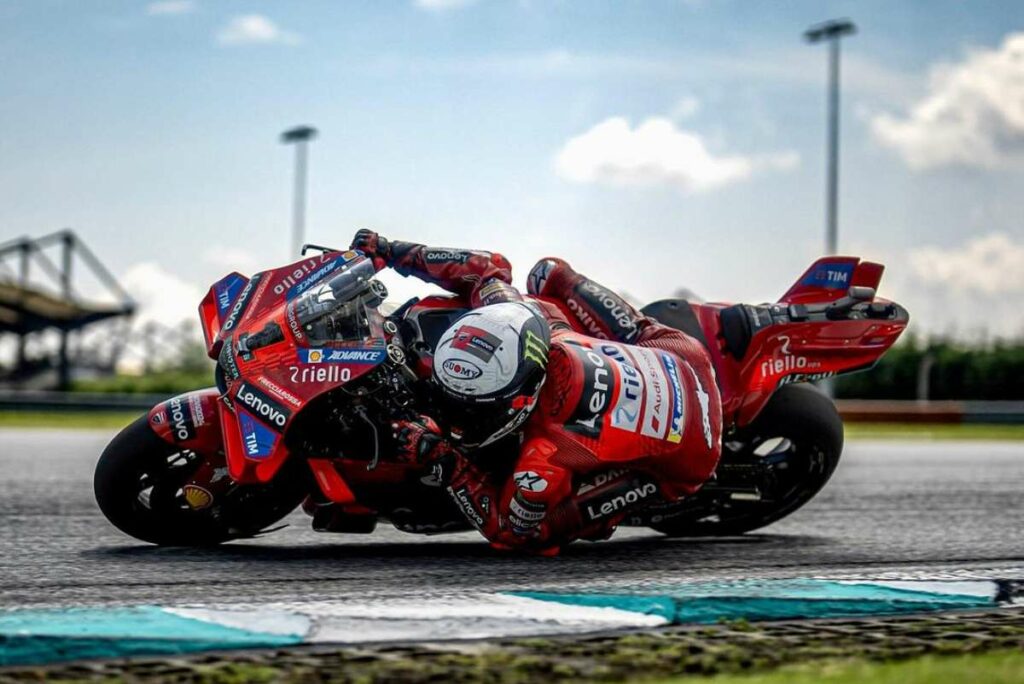 Quels sont les plus grands pilotes de l’histoire du MotoGP et qui sont les favoris pour remporter le MotoGP 2024 ? MotoGP, Pecco Bagnaia