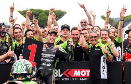 Alex Lowes e Kawasaki ritrovano il sorriso: clamorosa doppietta nella domenica di Phillip Island, tutta l’emozione di un momento atteso da quattro anni