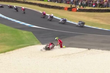 Superbike Phillip Island: Alvaro Bautista caduto in Gara 1
