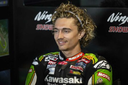 Superbike, Axel Bassani migliora con la Kawasaki