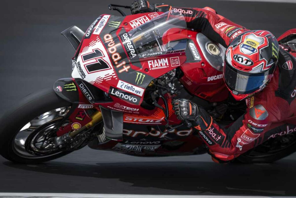 Superbike, Bulega confiant : “J’aurais été sur le podium avec une longue Course 2” Superbike Phillip Island: Bulega felice, ma anche rammaricato