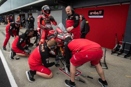 Superbike Australia, Bulega non pensa alle gare