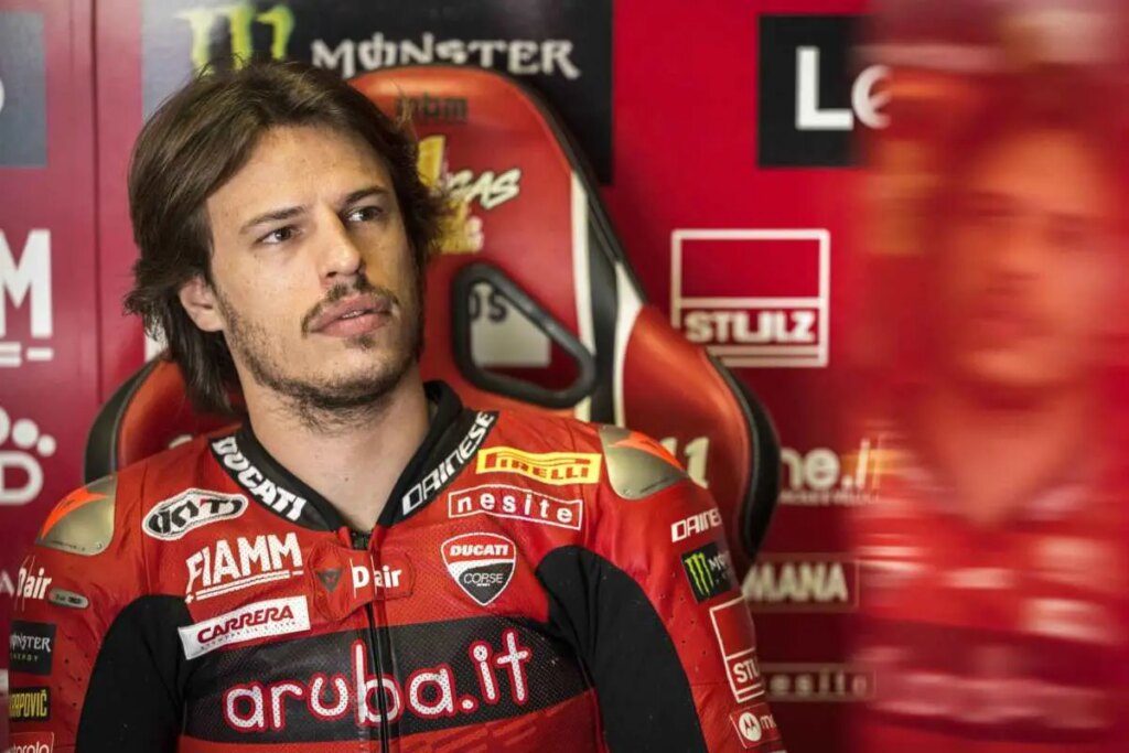 Superbike, Bulega sans pression : “Il y a d’autres pilotes qui doivent gagner” Superbike, Nicolò Bulega scaccia la pressione