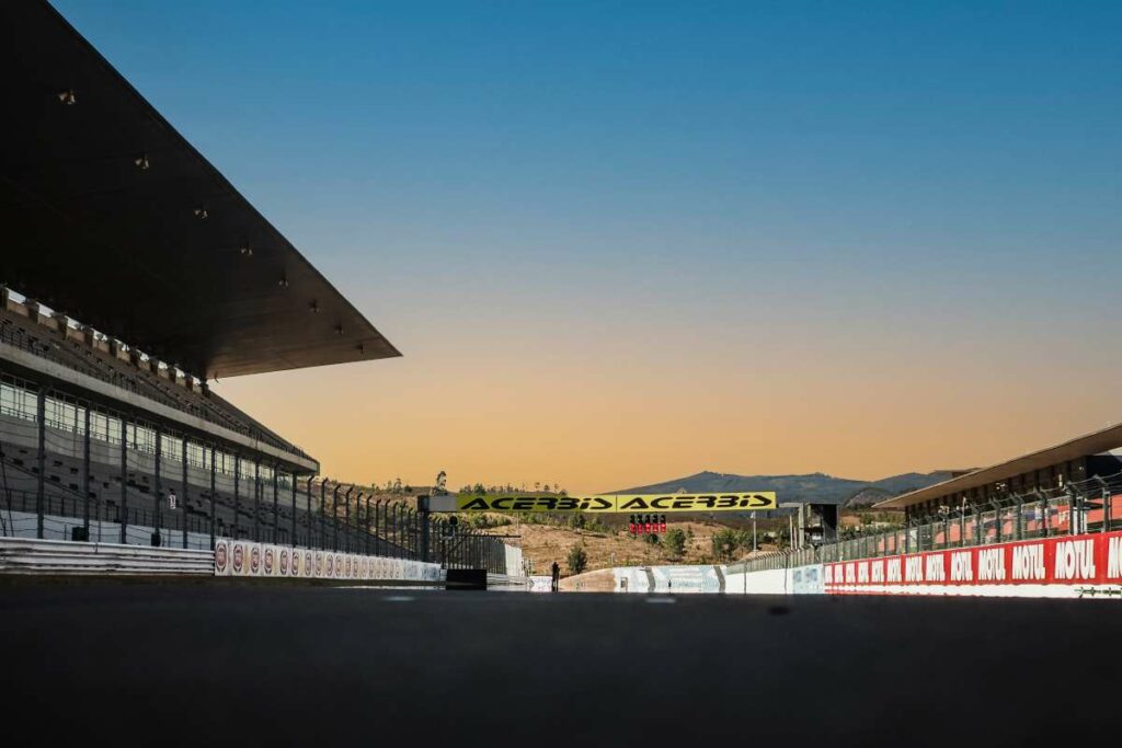 Superbike, les courses auront lieu à Portimao à l’heure du dîner : le détail du programme Superbike, a Portimao si correrà di sera: il programma