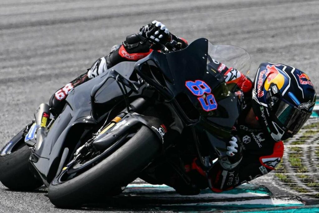 Test MotoGP Sepang, Davide Tardozzi : que se passe-t-il dans le garage Ducati La Ducati GP24