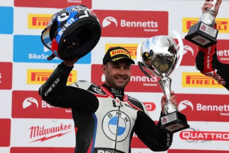 Leon Haslam nel British Superbike con ROKiT BMW