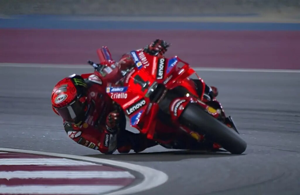 MotoGP Qatar : Bagnaia imbattable, Acosta quel spectacle ! bagnaia-motogp-gara-qatar