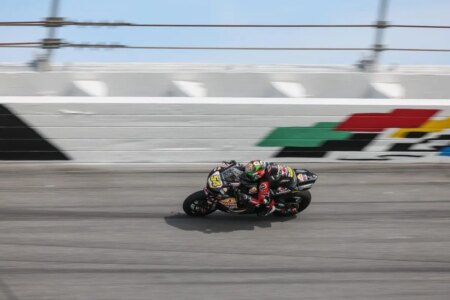 Richie Escalante velocissimo con la Suzuki GSX-R 750 nelle prime qualifiche della 200 miglia di Daytona, appena fuori dalla top-20 il nostro Niccolò Canepa