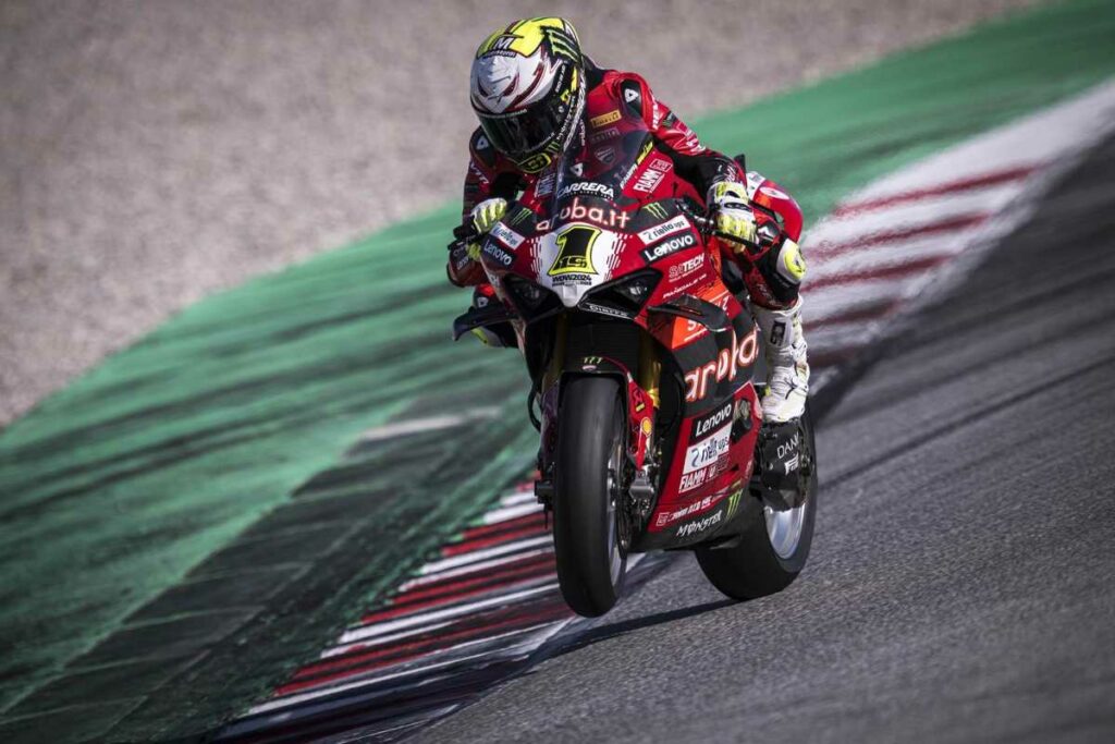 Superbike, Alvaro Bautista sur le podium de sa rentrée : « Je suis surpris » Superbike Barcellona Alvaro Bautista