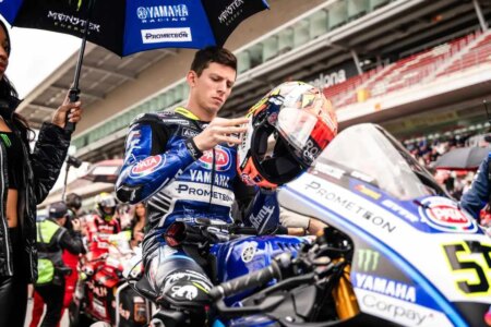 Superbike, Andrea Locatelli déçu : “Certains pilotes ont agi de façon folle” Superbike Barcellona Andrea Locatelli Yamaha