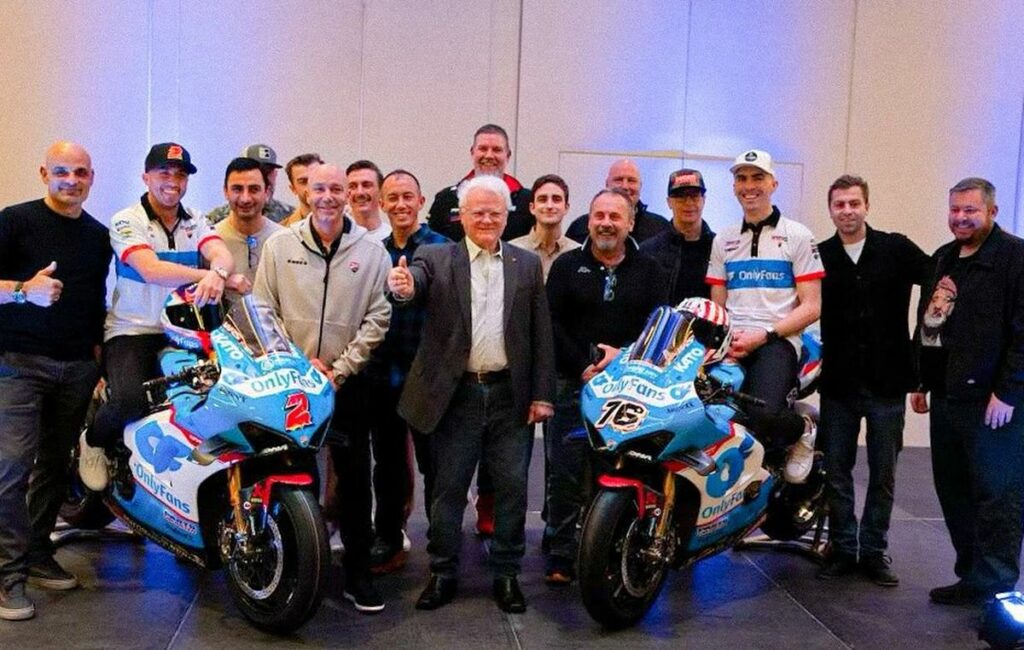 Warhorse HSBK rend la Ducati “sexy” pour MotoAmerica 2024 Nuovo main sponsor del team Warhorse HSBK Racing, il noto sito web di intrattenimento per adulti comparirà sulle Panigale V4 R di Loris Baz e Josh Herrin nel MotoAmerica Superbike 2024