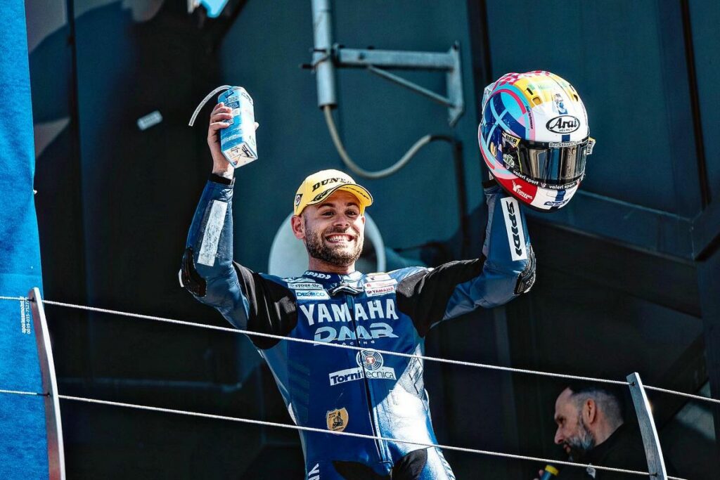 Alessandro Delbianco au départ du Championnat du Monde d’Endurance 2024 Secondo impegno stagionale per Alessandro Delbianco: oltre al CIV Superbike, affronterà il Mondiale Endurance FIM EWC con la Yamaha R1 del team Pit-Lane Endurance