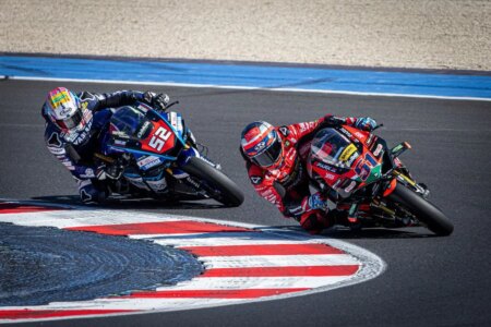 Un effervescente Alessandro Delbianco mette pressione a Michele Pirro in Gara 2 del CIV Superbike a Misano, ma non basta: la nuova Yamaha DMR convince, adesso l’ultimo step