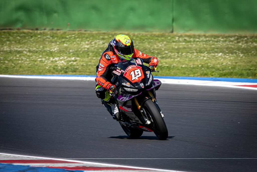 CIV SBK, Luca Bernardi « Et dire que je n’ai pas utilisé les supertendres ! Luca Bernardi centra la prima pole con Nuova M2 Aprilia nel CIV Superbike a Misano senza l’utilizzo della nuova specifica supermorbida Dunlop: sale l’attesa verso Gara 1