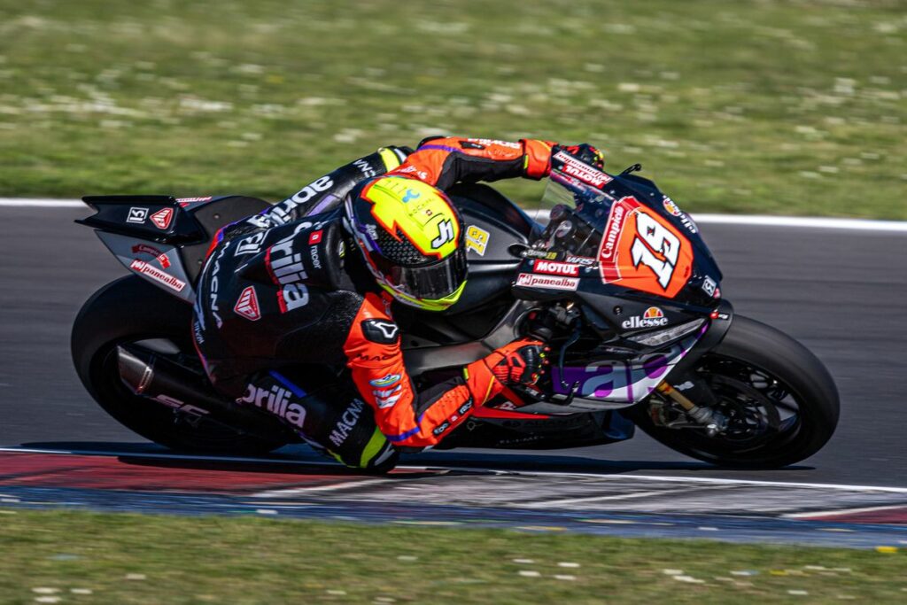 CIV Superbike Misano : défi Bernardi-Delbianco en QP1 Luca Bernardi e Alessandro Delbianco protagonisti nel primo turno di qualifiche del CIV Superbike a Misano: il pilota Aprilia in pole provvisoria per 95 millesimi. Inizio in sordina per l’atteso Michele Pirro