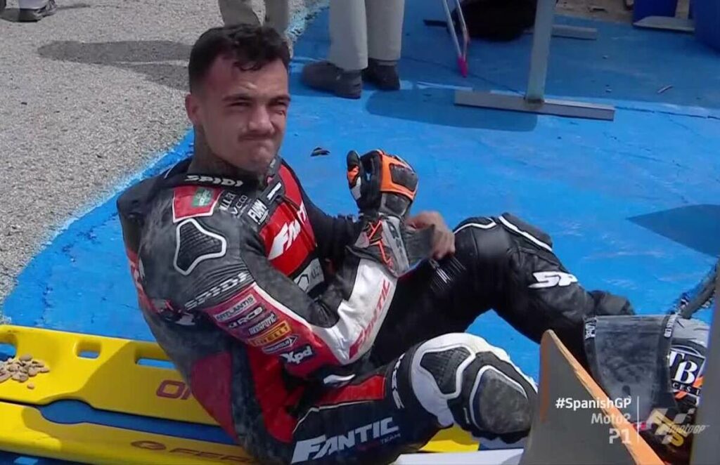 Moto2 : Aron Canet quel problème, fracture et au revoir au GP de Jerez canet-crash-p1-jerez-moto2