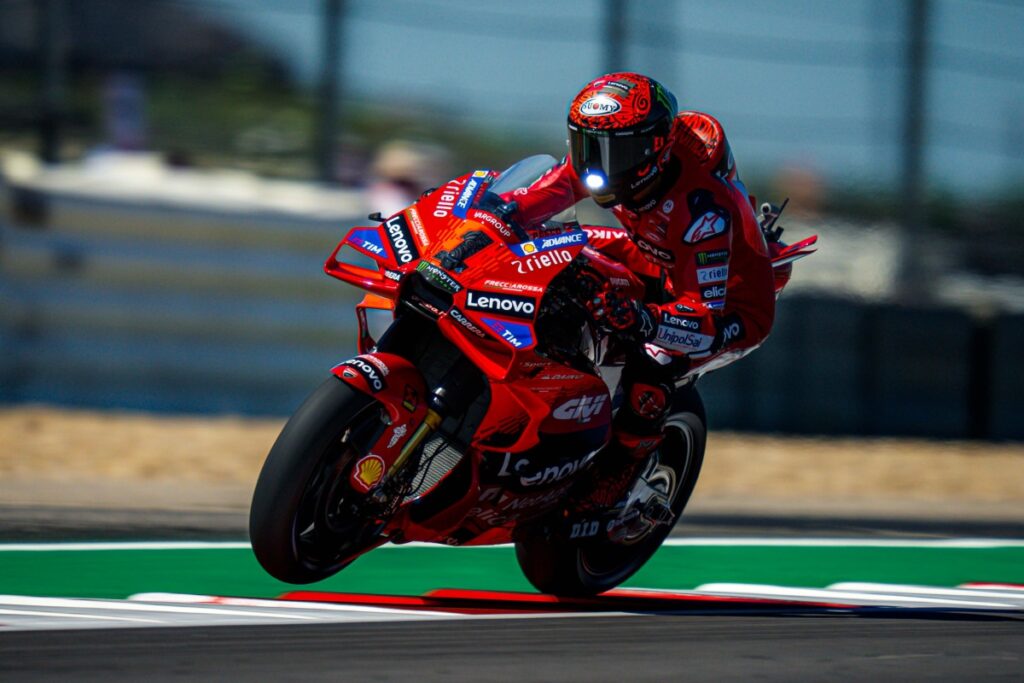 Pecco Bagnaia : le pilote MotoGP obligé de toujours gagner Pecco Bagnaia: pilota MotoGP obbligato a vincere sempre