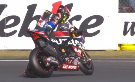 Proseguono i colpi di scena alla 24h Motos Le Mans del FIM EWC: una caduta di Gregg Black compromette la cavalcata di Yoshimura SERT Suzuki, passa al comando YART Yamaha