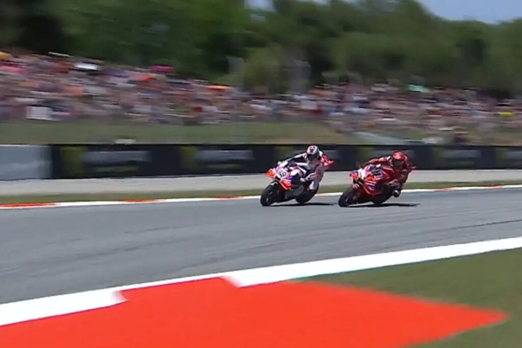 MotoGP, la saine folie de Pecco Bagnaia : “J’ai choisi exprès le virage 5” MotoGP Barcellona Bagnaia Martin