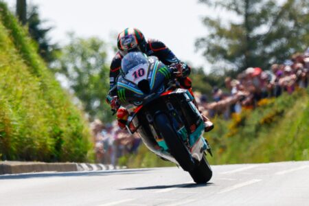 Peter Hickman au TT 2024 à l’assaut de nouveaux records Peter Hickman al TT 2024 all'assalto di nuovi record