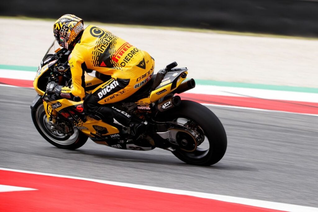 Luca Salvadori ne se bat pas: le triplé tombe au National 1000 au Mugello In condizioni delicate Luca Salvadori fa il vuoto e centra sul bagnato la terza vittoria stagionale nel National Trophy 1000: sempre più leader di campionato
