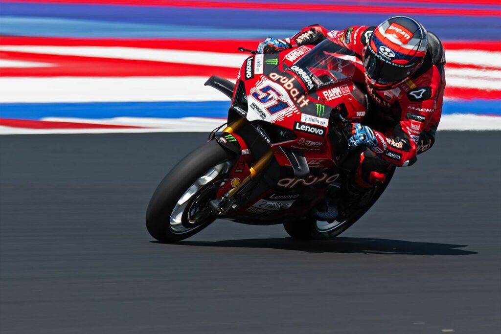 Michele Pirro déception lors de la Coupe du monde « Et maintenant, qui entend celles du CIV ? » Michele Pirro Superbike CIV Ducati