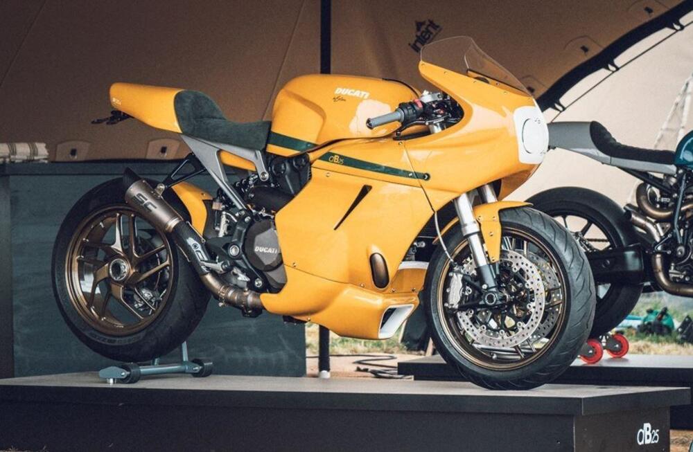 Ducati Monster 1200 : DeBolex les transforme en voitures de sport vintage