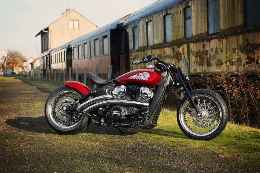 Moto - News: Indian Scout Bobber Hundred e Scout Red Wings, custom agli antipodi