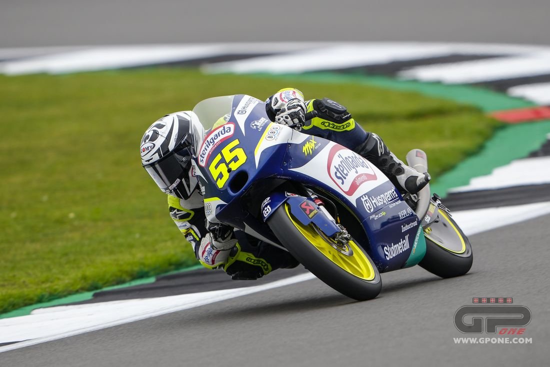 Moto3, triplé italien à Silverstone : Fenati s’impose, Antonelli 2e, Foggia 3e