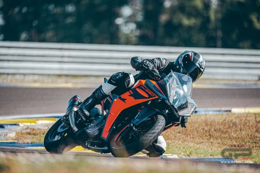 Moto - Test: Prova KTM RC390 2022, piccole superbike crescono