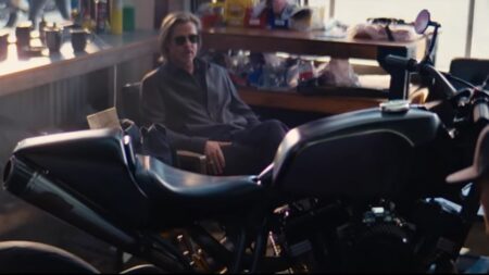 Brad Pitt et le café-racer Harley-Davidson... pour la pub du café
