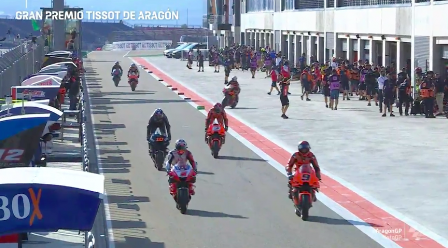 MotoGP: Quartararo risponde a Ducati e Aprilia: 1° in FP3 ad Aragon. Marquez cade