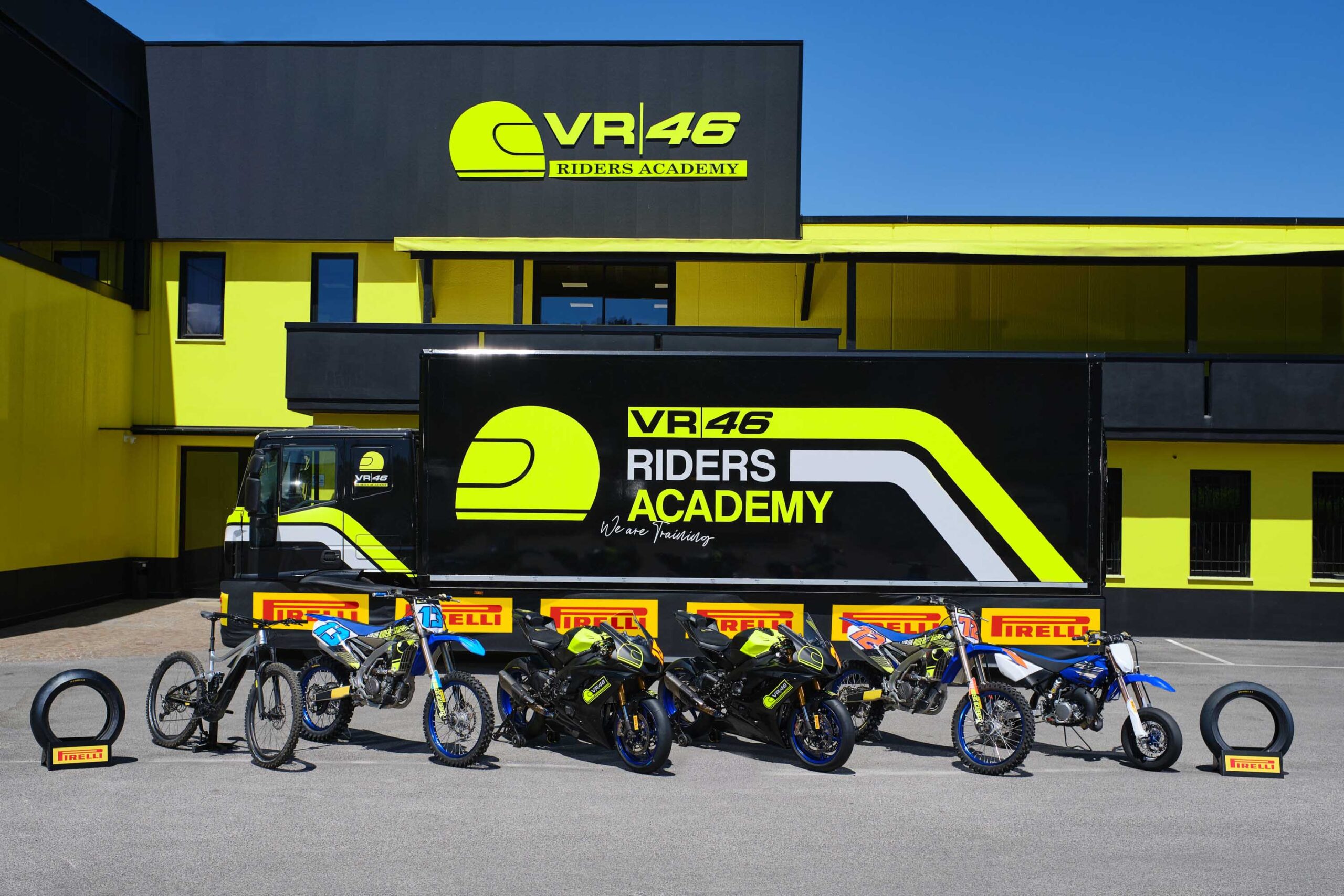 La VR46 Riders Academy choisit Pirelli pour la formation moto et E-VTT