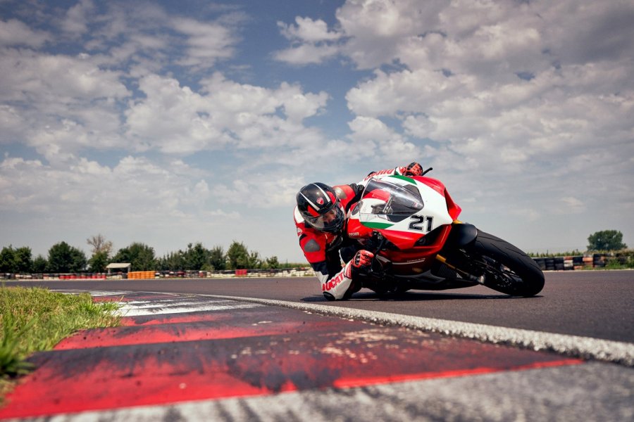 Moto - News: Ducati Panigale V2 Bayliss 20th Anniversary: iniziata la produzione