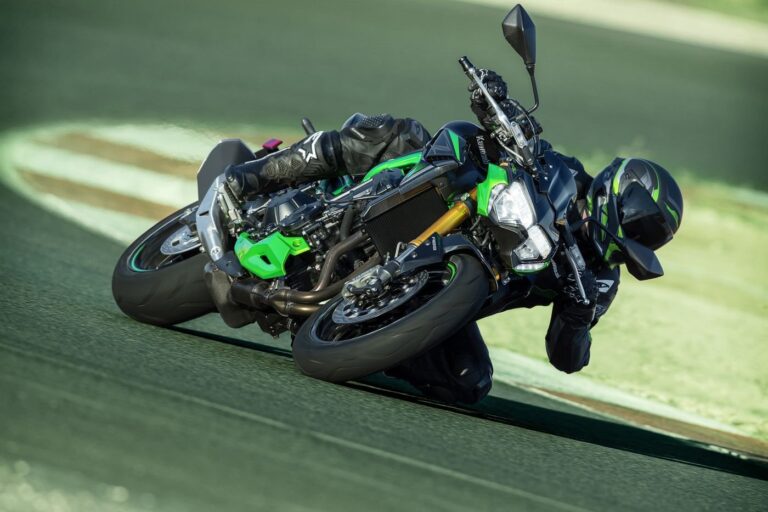 Kawasaki Z900 SE 2022, caractéristiques et prix de la version haut de gamme