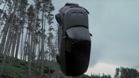 Range Rover Sport SVR dans le nouveau film 007 : le "vol" est réel - VIDEO