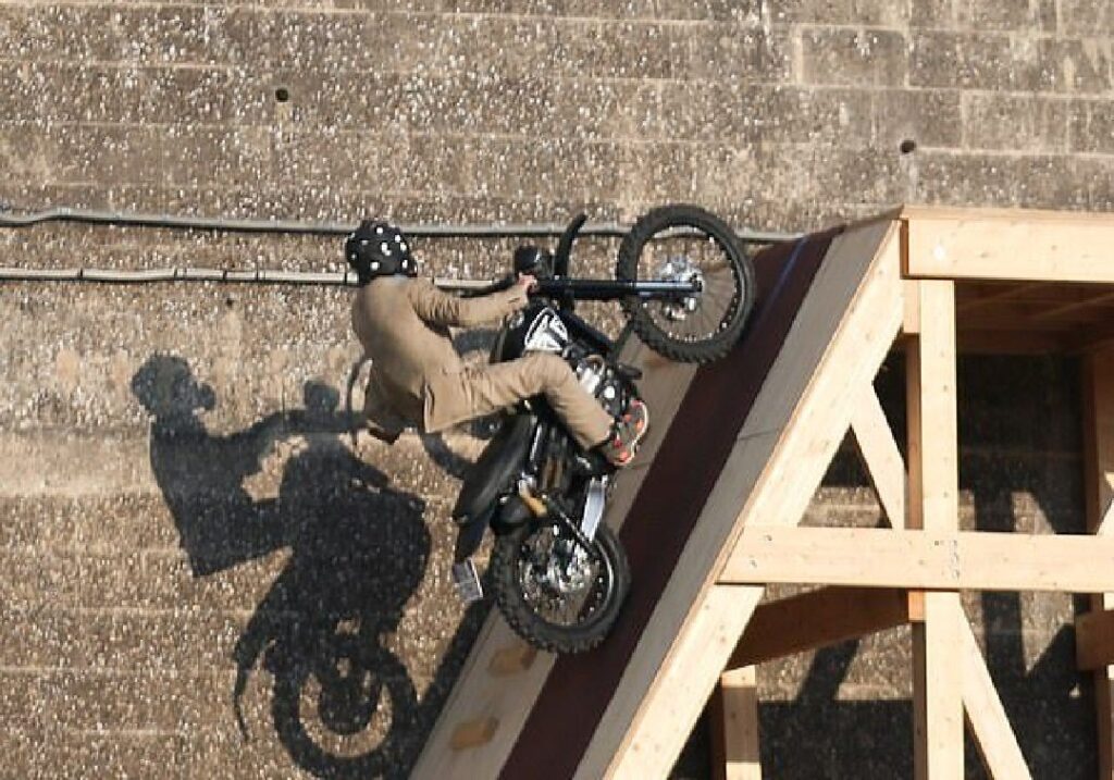 Les pierres de Matera, enduro et Coca-Cola : les secrets de 007 Pas le temps de mourir