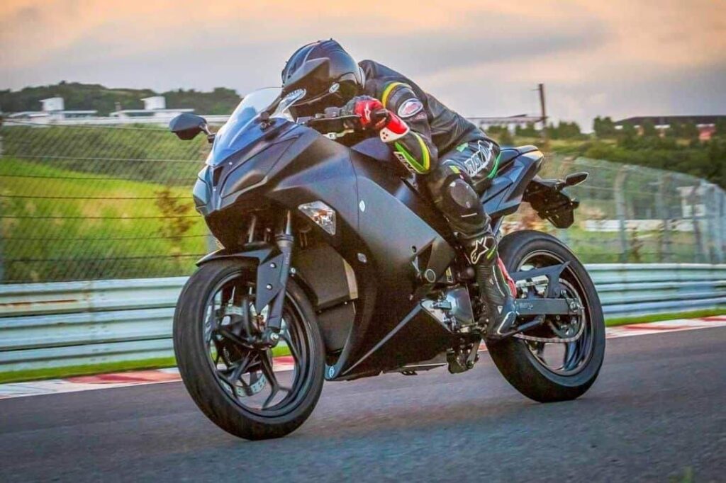 Kawasaki : le prochain H2 pourrait être hybride Ritratto di Alessandro Da Rin Betta
