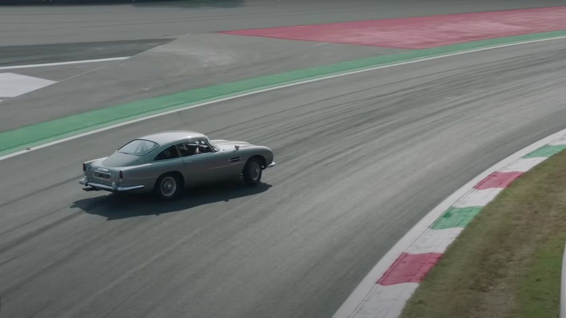 Nico Hülkenberg “viole” l’Aston Martin DB5 007
