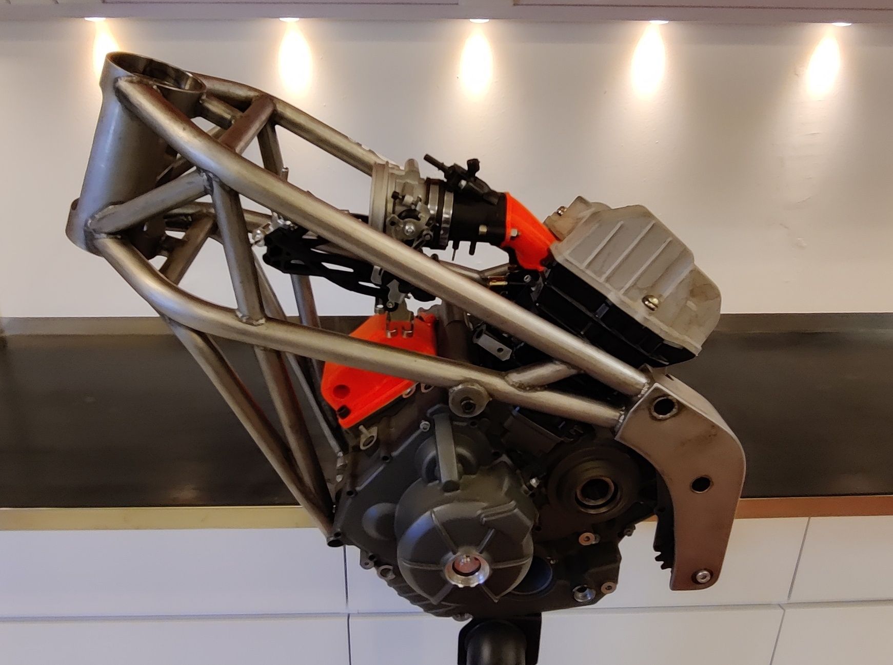 De Suède le super monocylindre de 90 CV