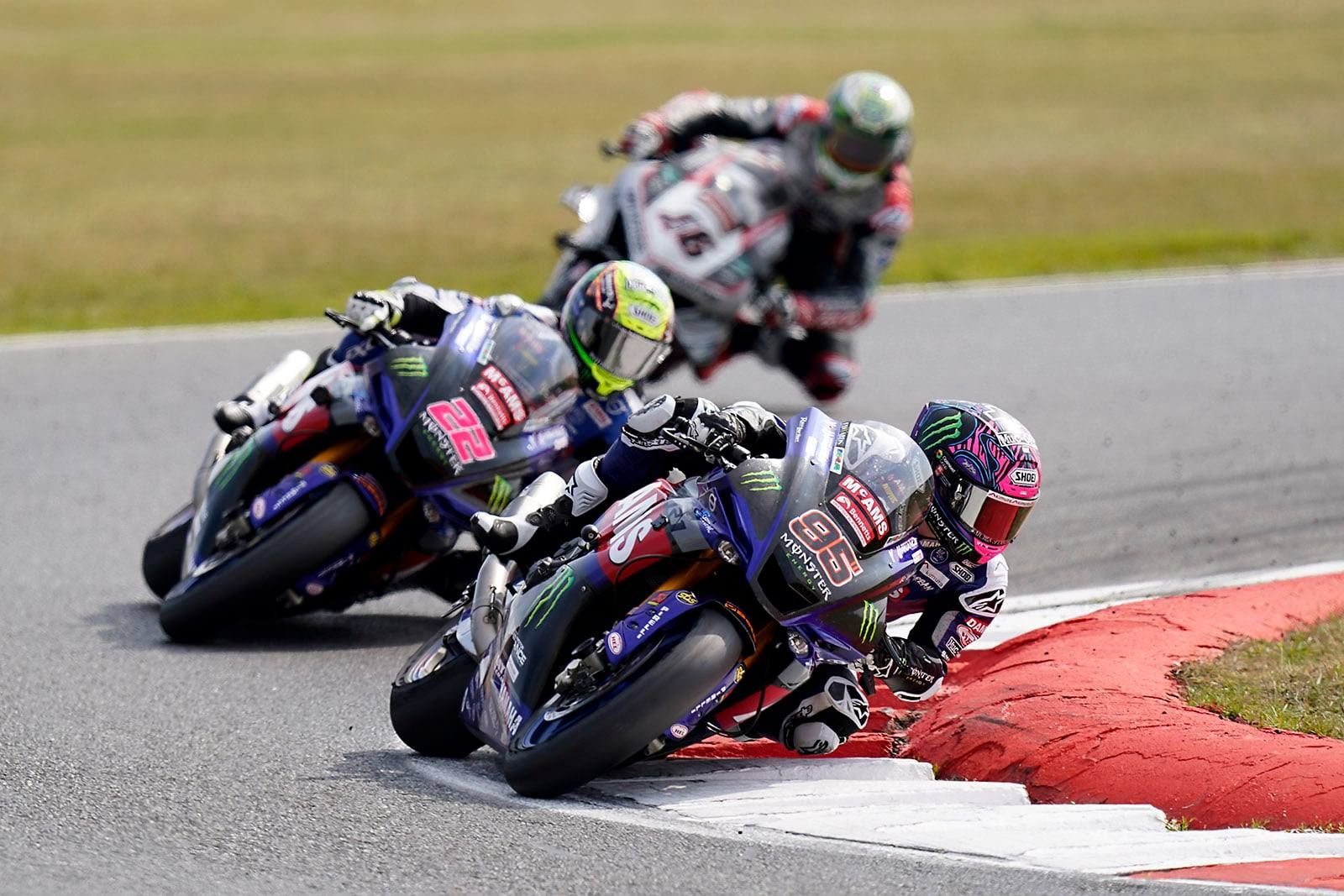 SBK, BSB Snetterton : McAMS da sogno, un Mackenzie la “Race of Aces”
